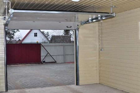 Подъемные ворота для гаража – сооружаем удобную и надежную конструкцию