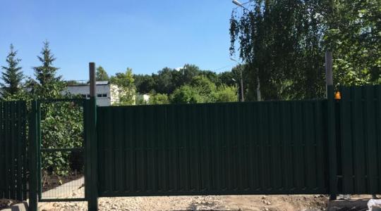 Монтаж откатных ворот и калитки в больнице Новомосковска